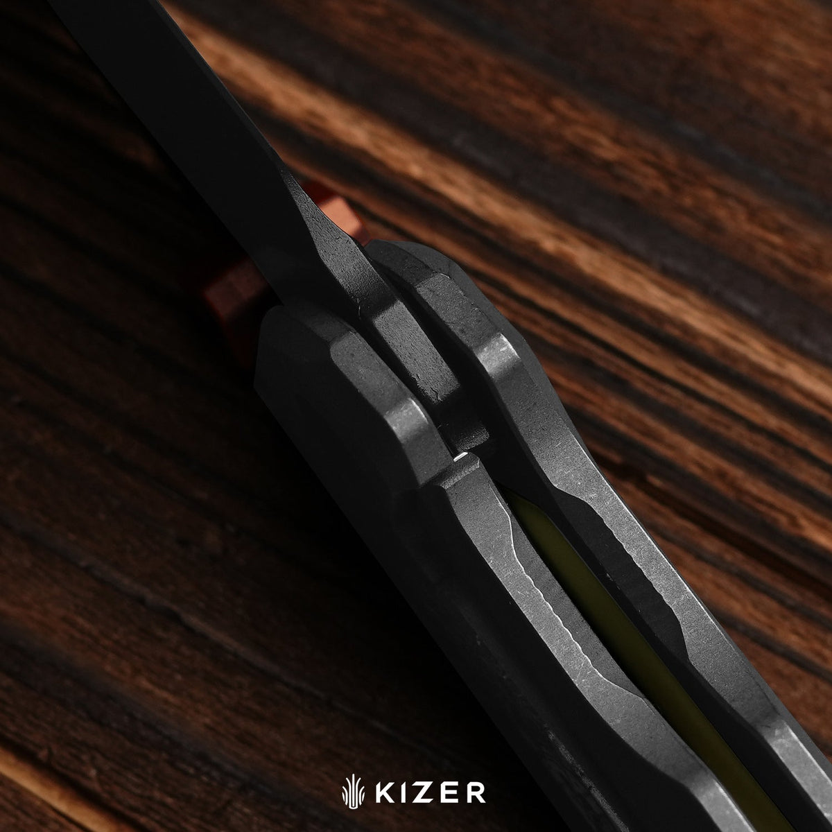 Halloween | Feweed XL | CPM Rex45 | Titanium & GID G10 Handle | KizerB™ 4694HW1 | Halloween Special Edition