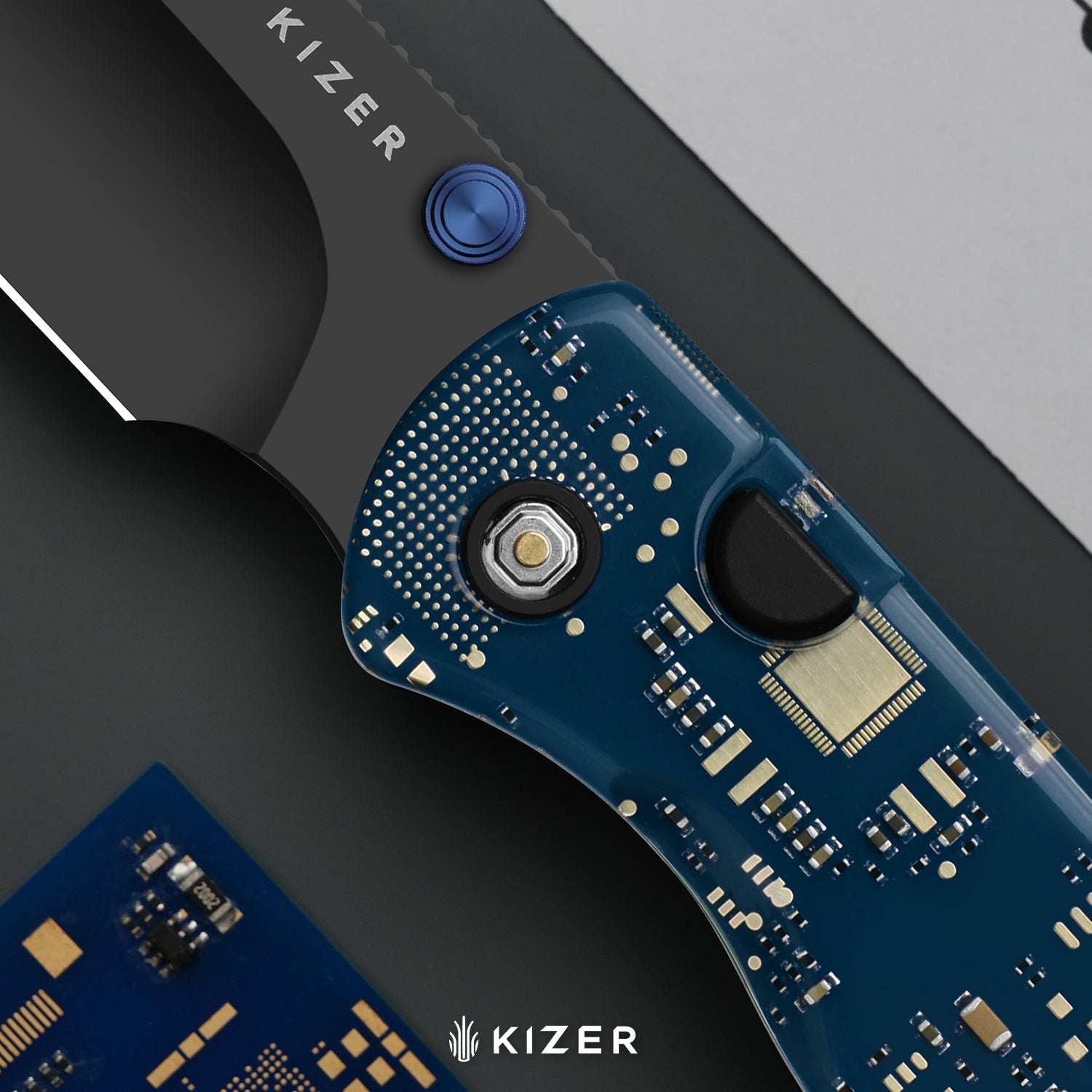 Drop Bear® PCB | Kizer Button Liner Lock™ | CPM Cruwear | Resin & PCB | Black PVD Coating | KizerB™ 3619BDA7