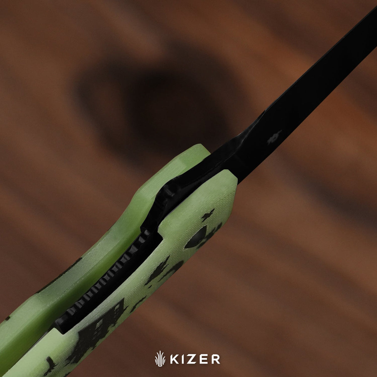 Halloween | Nice Guy | AEB-L | GID G10 Handle | KizerV™ 3011HW1 | Halloween Special Edition